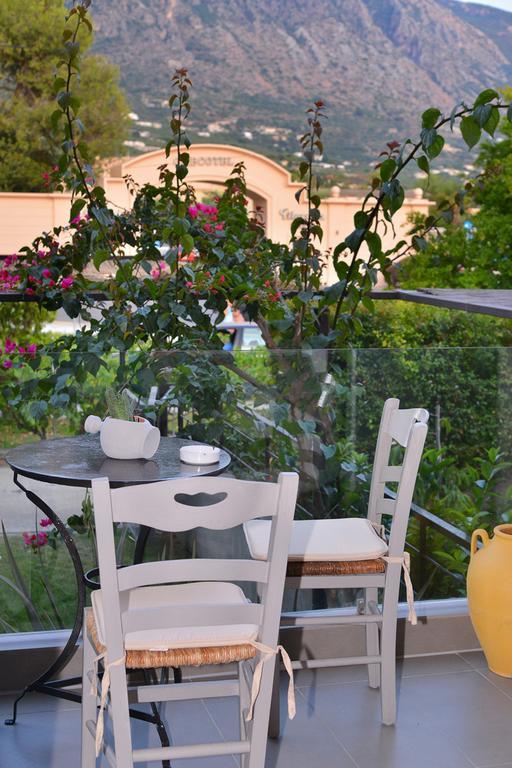 East-West Villa Kalamata Bagian luar foto